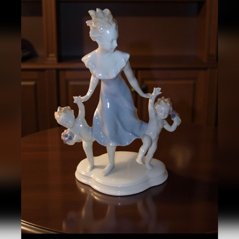 Vintage Metzler & Ortloff German Porcelain Figurine Woman w/twins No Chips❣️